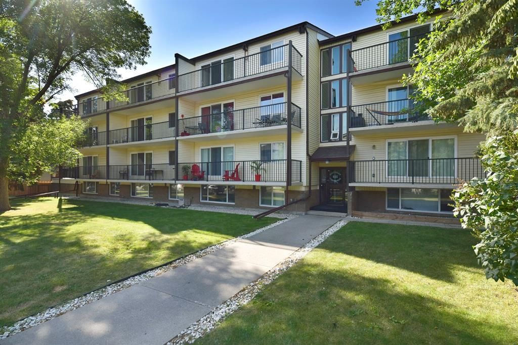New property listed in Windsor Park, Calgary